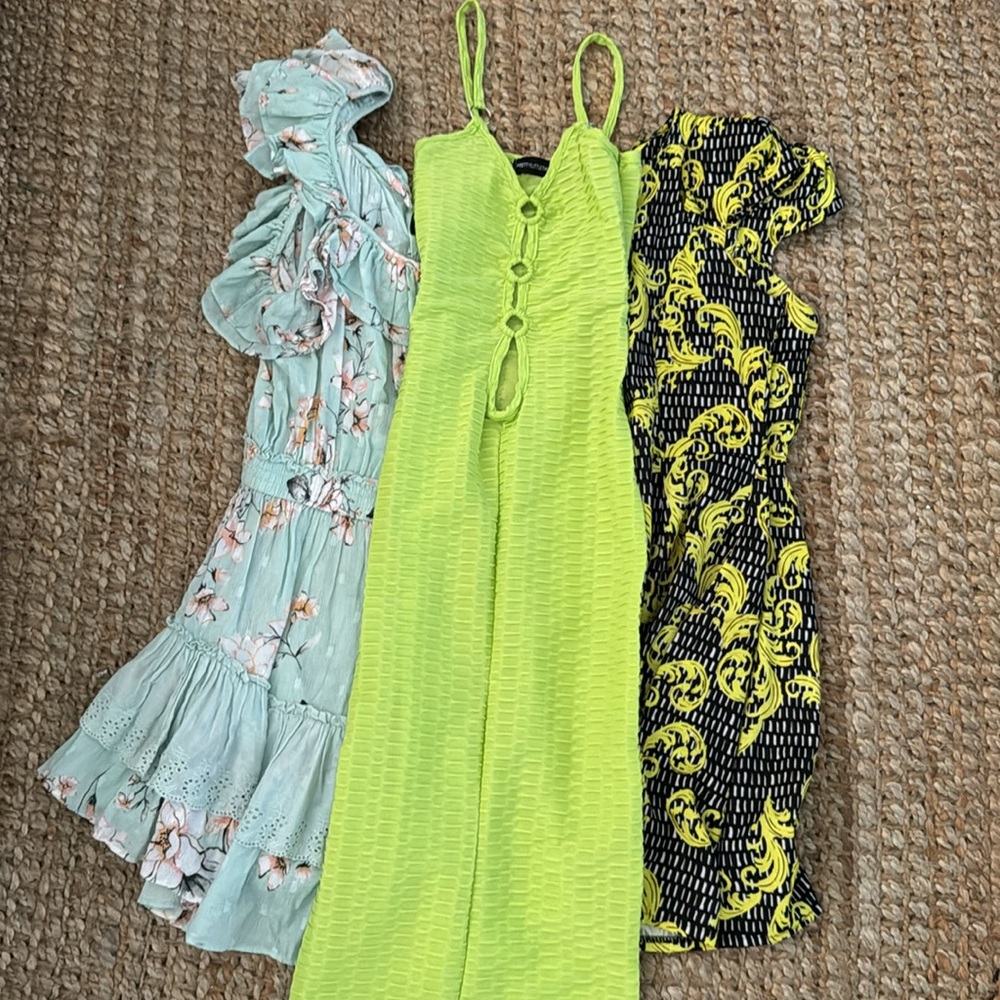 PRETTYLITTLETHING LIME BRAT SUMMER FLORAL VERSACE PRINT MINI DRESS SIZE SMALL